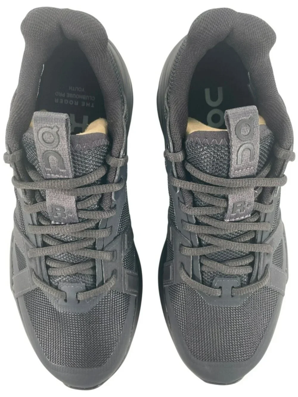 On The Roger Shoes CH Pro Youth Athletic Black Eclipse Tennis Sports Kids 4 NEW